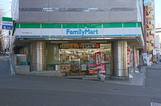 コンビニ　ファミリーマート 南大塚通り店（コンビニ）まで105m