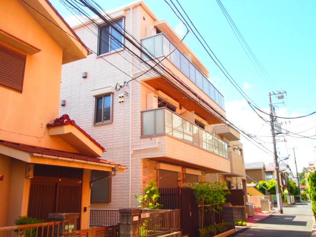 建物外観　駅近で買い物にも便利な立地