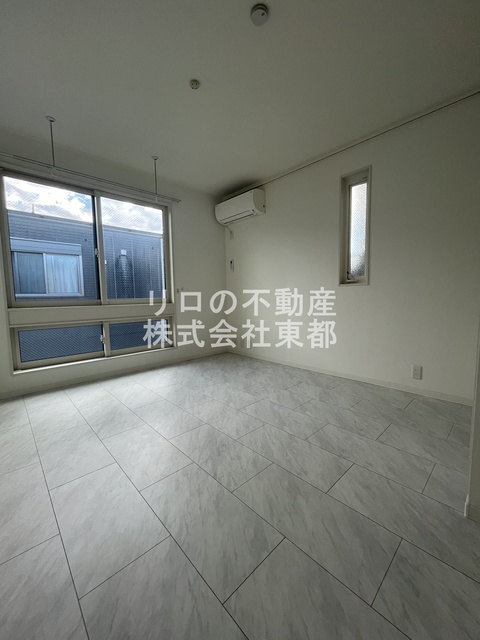 居室・リビング　２面採光なので、明るく風通しのよい過ごしやすいお部屋です♪