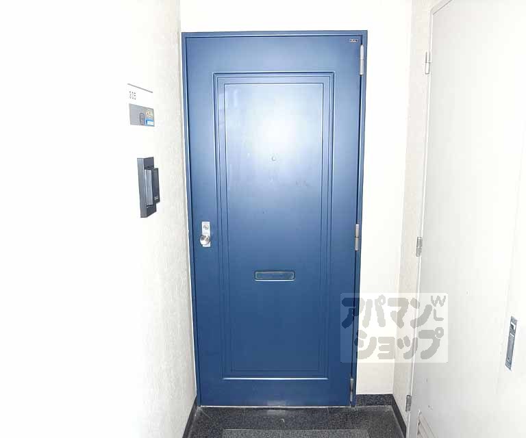 その他設備　玄関のドアです。