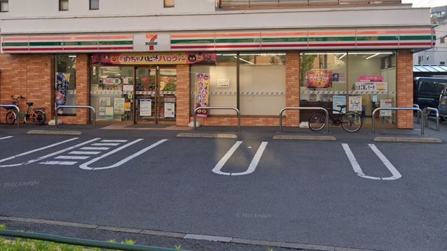 コンビニ　セブンイレブン足立東綾瀬店（コンビニ）まで306m