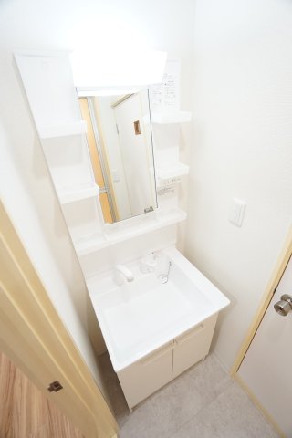 洗面設備　※同物件、同タイプの写真になります。