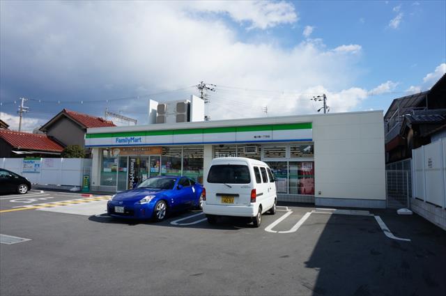 コンビニ　ファミリーマート（コンビニ）まで319m