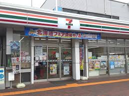 コンビニ　セブンイレブン八潮PA店（コンビニ）まで442m