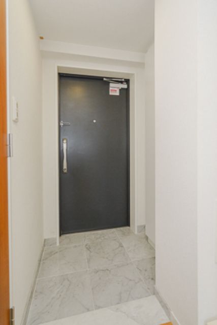 玄関　※写真は同タイプ住戸です。