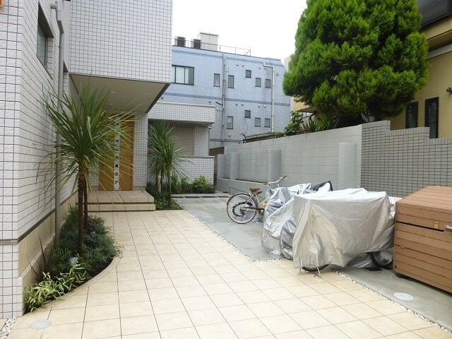 エントランス　ゆとりのあるエントランスです