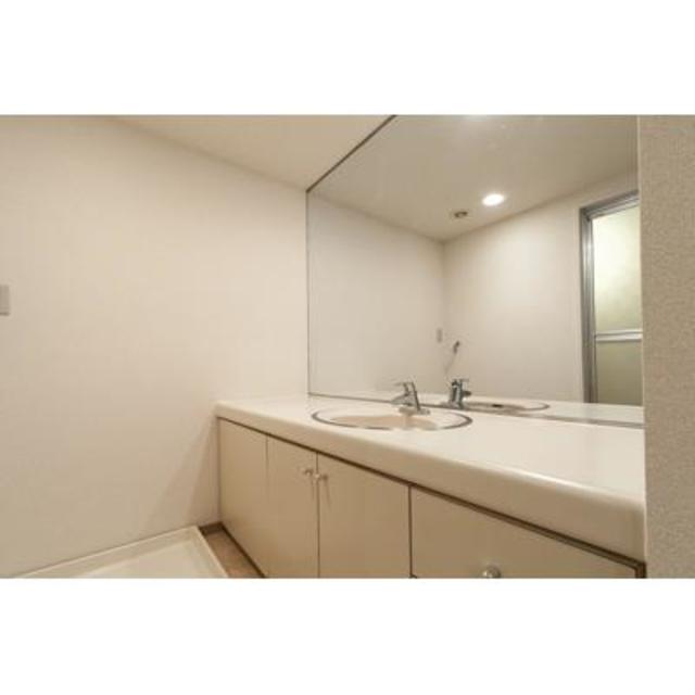 洗面設備　※写真は同タイプ住戸です。