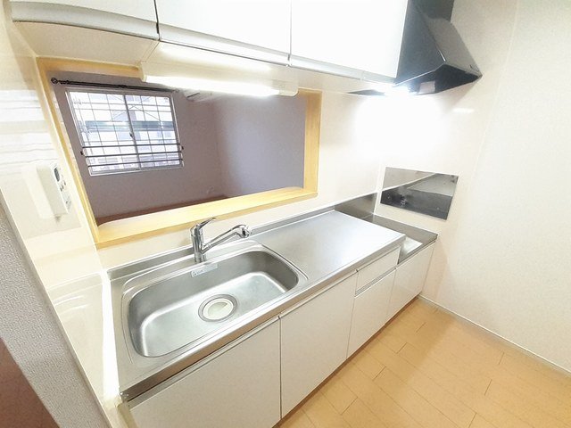 キッチン　コンパクトなキッチンで掃除もラクラク