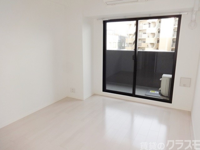 居室・リビング　窓が大きいので光を存分に取り入れられますね☆