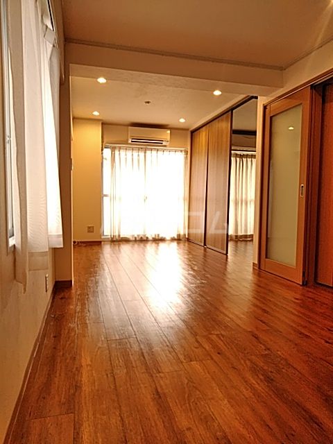 名古屋市瑞穂区彌富町のマンションの居室・リビング