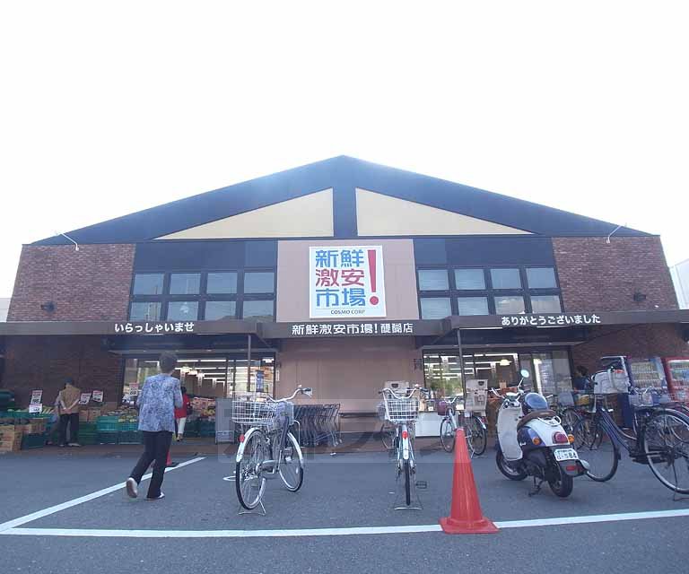 【京都市伏見区石田大受町のアパートのスーパー】