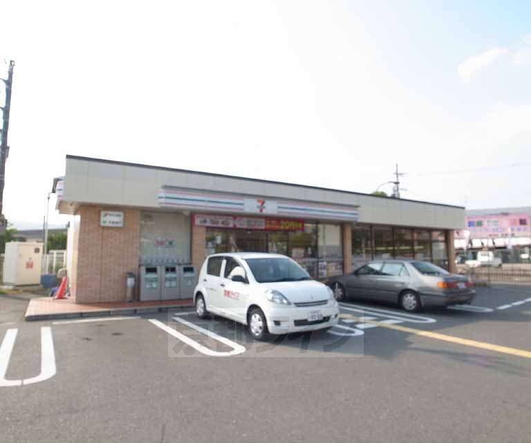 【京都市伏見区石田大受町のアパートのコンビニ】