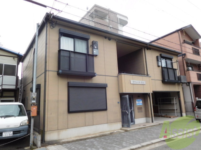 神戸市兵庫区松本通のアパートの建物外観