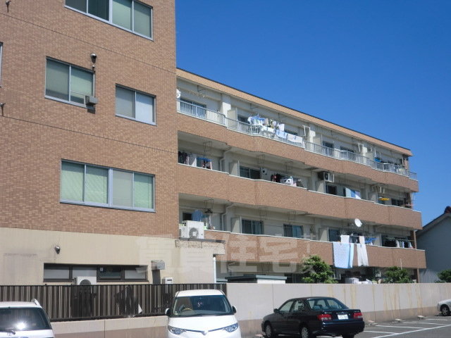 名古屋市港区小賀須のマンションの建物外観