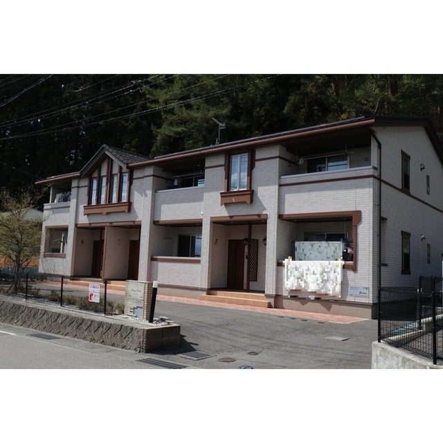 長野県岡谷市長地鎮２（アパート）の賃貸物件の外観