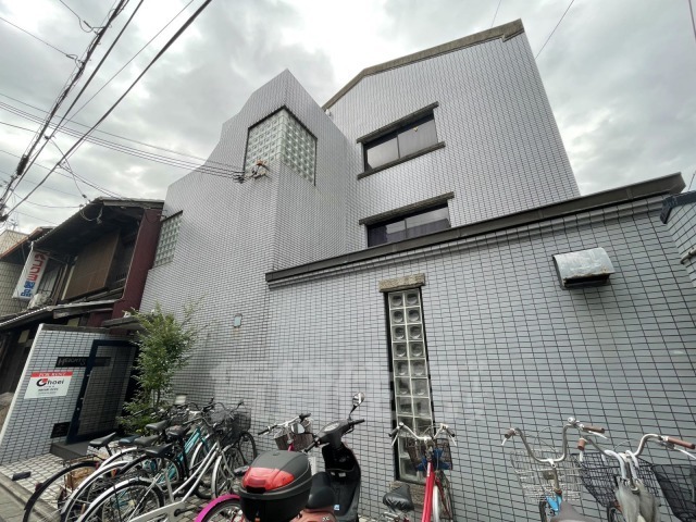京都市中京区下瓦町のマンションの建物外観