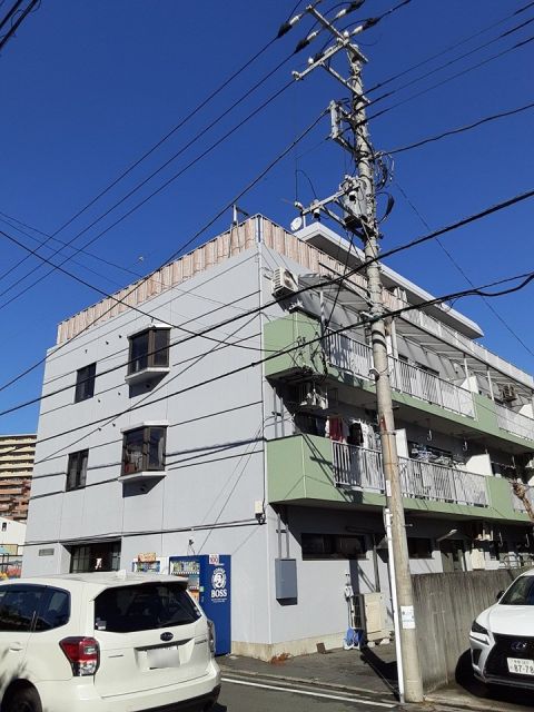 横浜市南区永田東のマンションの建物外観