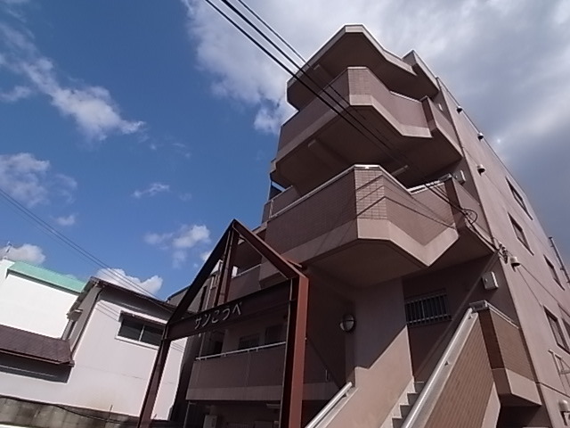神戸市兵庫区中道通のマンションの建物外観