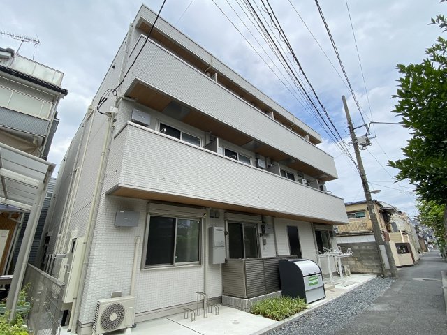 【荒川区東日暮里のアパートの建物外観】