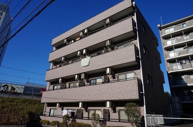 【松戸市東松戸のマンションの建物外観】