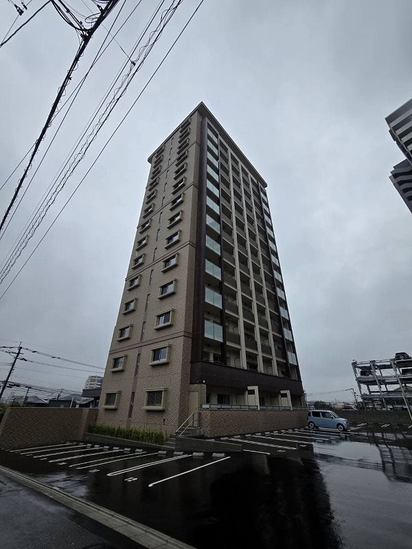 【北九州市八幡西区浅川台のマンションの建物外観】