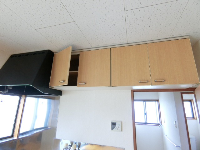 その他設備　吊戸棚です。