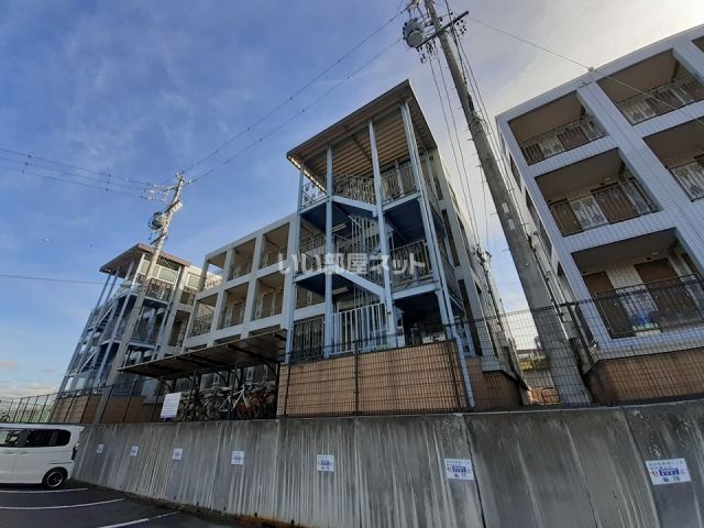 センエイハイツＢの建物外観