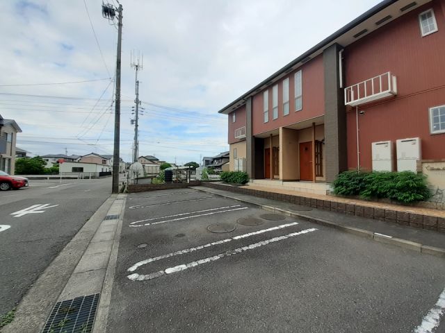 【北名古屋市宇福寺のアパートの駐車場】