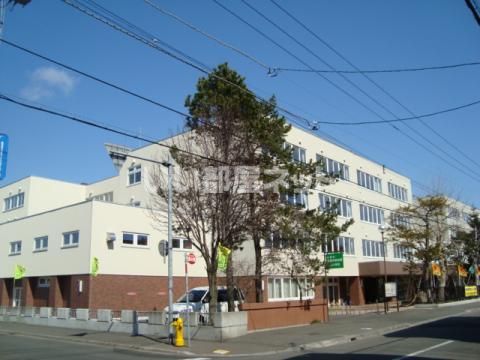 【イー・エフ白石駅前の小学校】