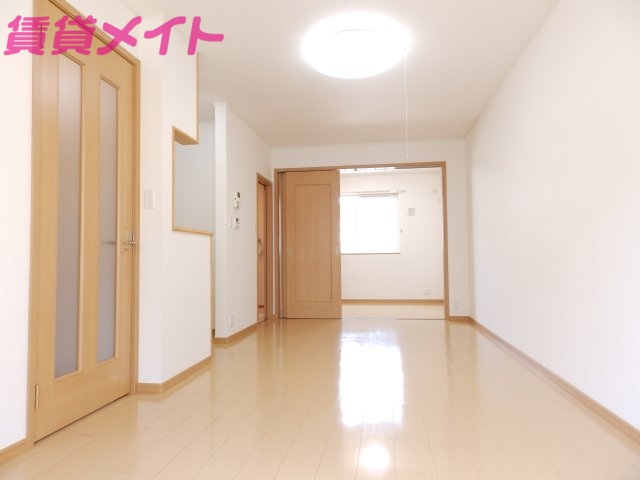 居室・リビング　同物件別室の画像です