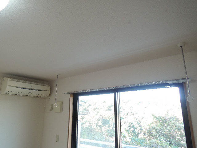 その他　雨の日も洗濯物の心配なし　室内物干フック