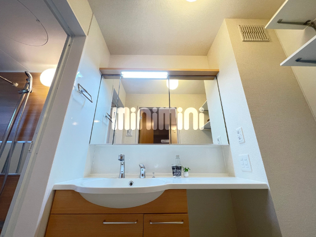 洗面設備　独立洗面台です