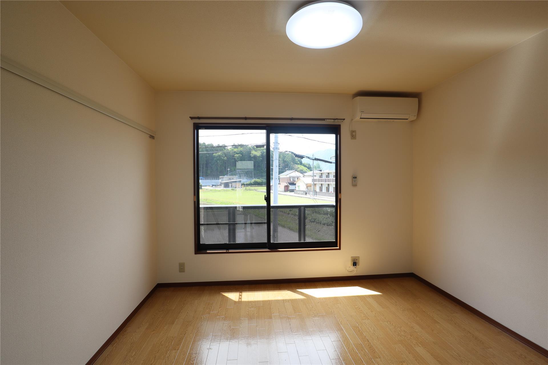 居室・リビング　写真は203号室です。