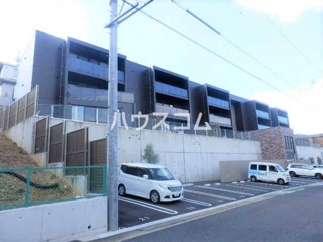 名古屋市緑区長根町のマンションの建物外観