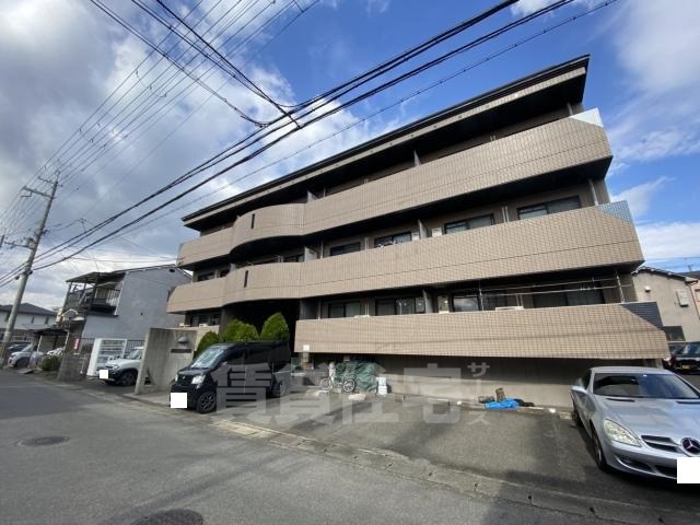 京都市右京区梅津堤上町のマンションの建物外観