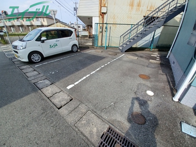 【スカイハウス新道の駐車場】