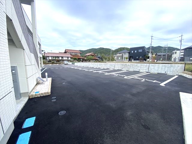 【ラルゴの駐車場】