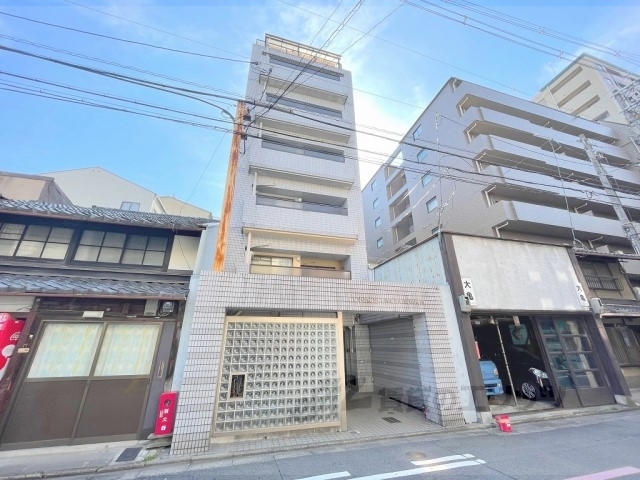 京都市中京区亀屋町のマンションの建物外観