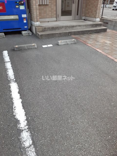 【セジュール東浜尻の駐車場】