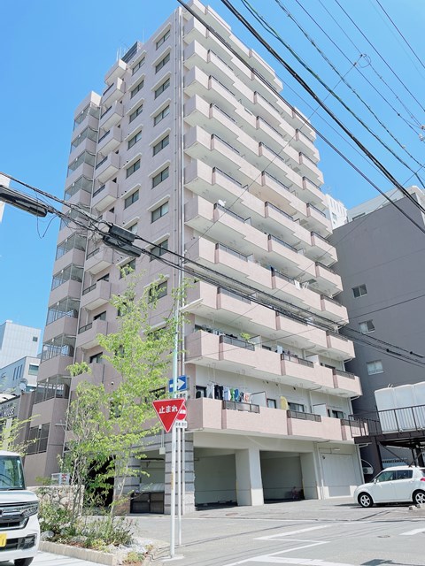 【名古屋市千種区春岡のマンションの建物外観】