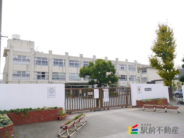 【福岡市西区姪浜駅南のマンションの小学校】