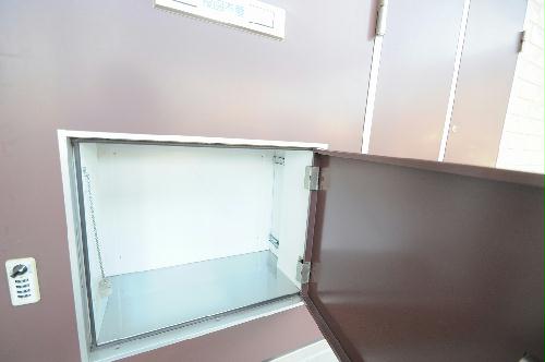 玄関　宅配BOXつき！