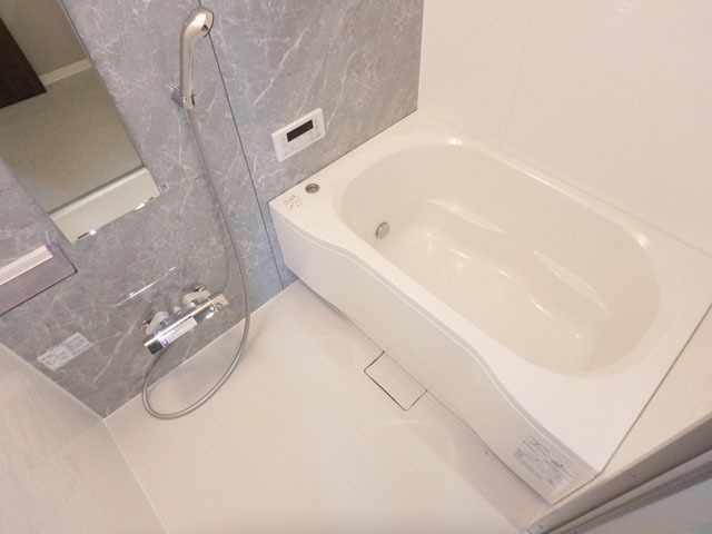 バス・シャワールーム　浴室乾燥付きで雨の日でも洗濯物が干せます☆（イメージ）