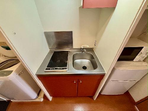 キッチン　設備・仕様は号室により異なる為、現況を優先いたします。