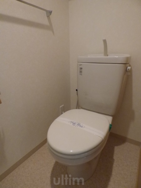 トイレ　別のお部屋のお写真です。ご参考までに。