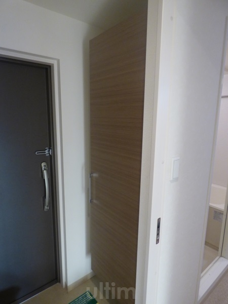 玄関　別のお部屋のお写真です。ご参考までに。