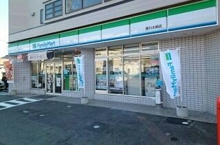 コンビニ　ファミリーマート（コンビニ）まで650m