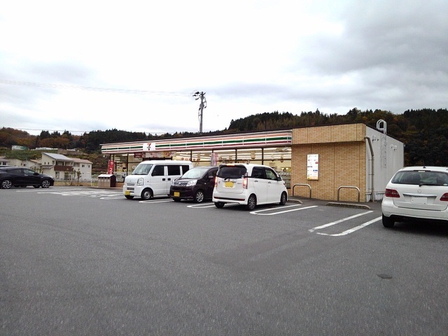 コンビニ　セブンイレブン日田三和店（コンビニ）まで440m