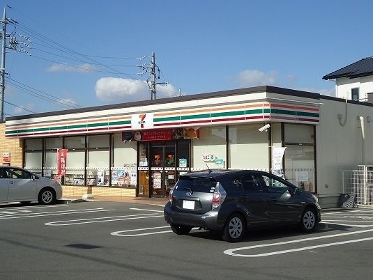 コンビニ　セブンイレブン西尾桜町店（コンビニ）まで300m
