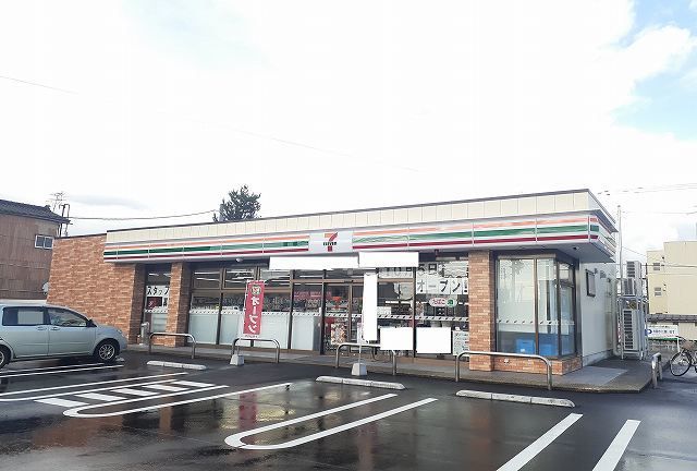 コンビニ　セブンイレブン（コンビニ）まで300m